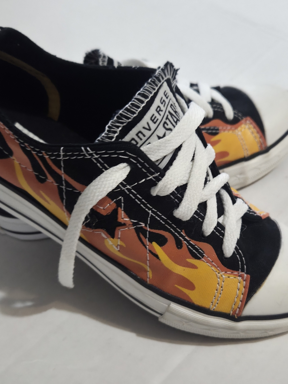 Converse Archive Flames Kids Size2 Low Top Sneakers NEW